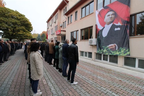 Ulu Önder Atatürk’ü Saygıyla Anıyoruz